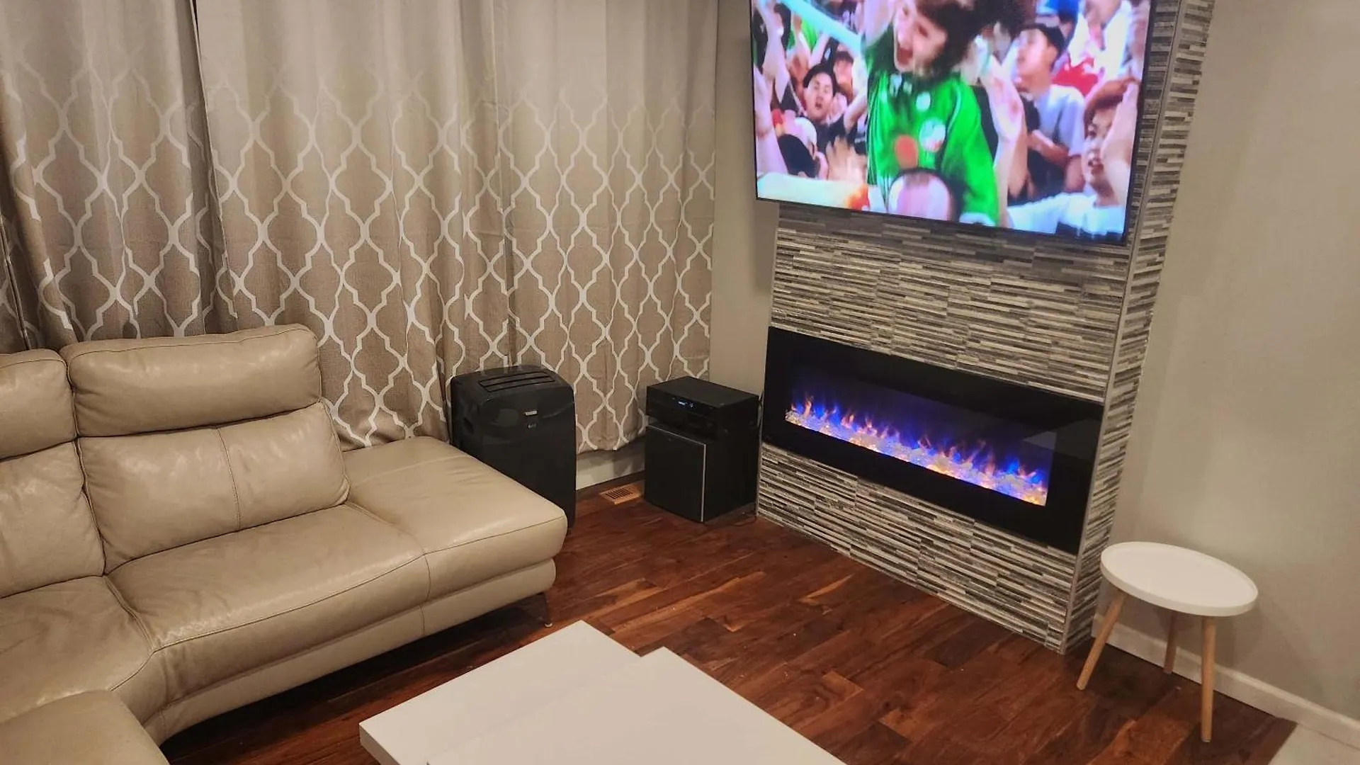 Modern Family Home With Guest Heat Garage, Pet-Friendly!- No Basement Edmonton 0*,