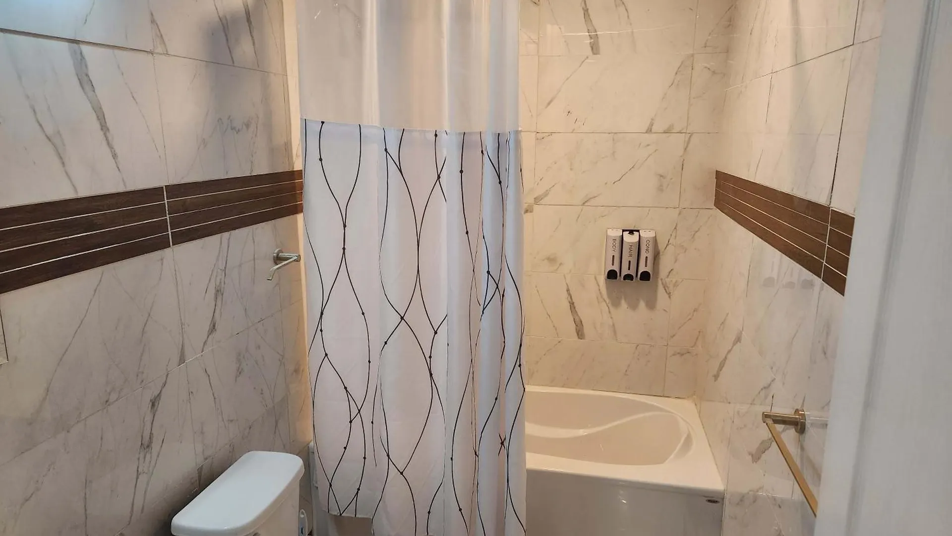 Modern Family Home With Guest Heat Garage, Pet-Friendly!- No Basement Edmonton 0*,