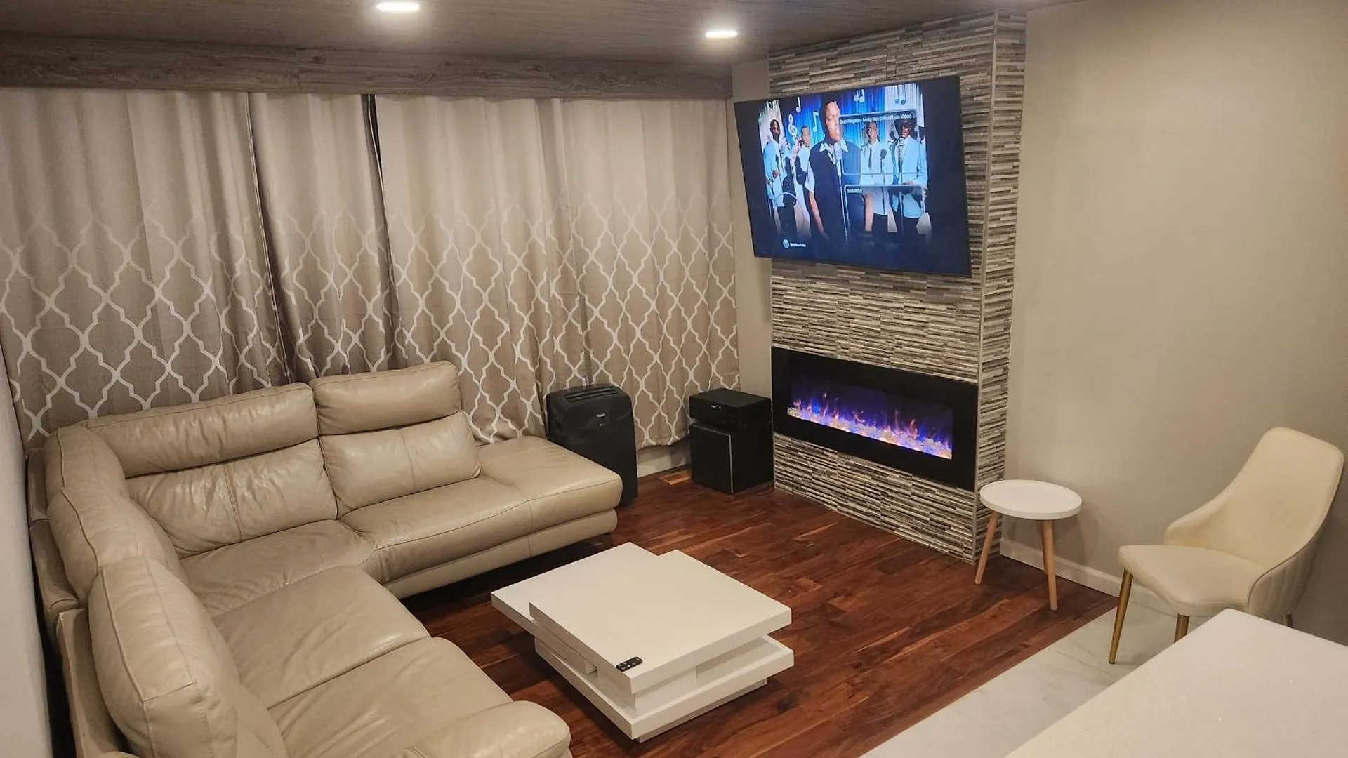 Modern Family Home With Guest Heat Garage, Pet-Friendly!- No Basement Edmonton Canada